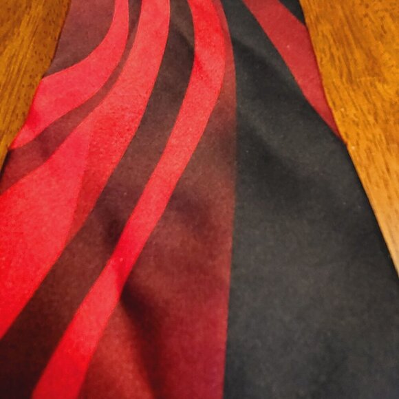 Giorgio Brutini ~ Abstract Necktie ~ Good Condition - Picture 4 of 9